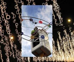 yapboz operatör süs Noel ışıkları yerleştirerek